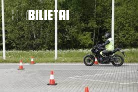 nuo kiek metu galima vairuot motocikla